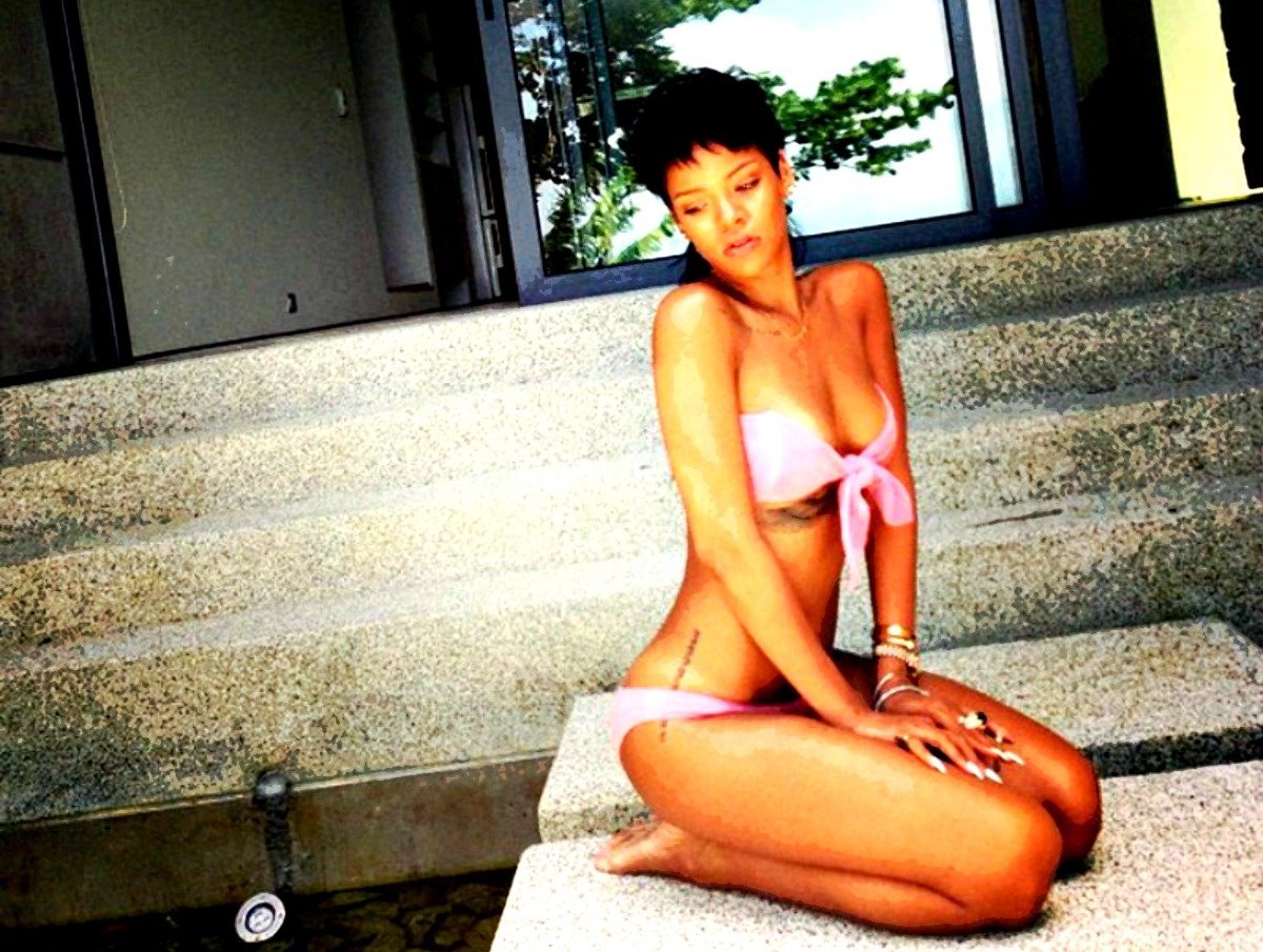 Το ατελείωτο καλοκαίρι της Rihanna μέσα από 15 φωτογραφίες