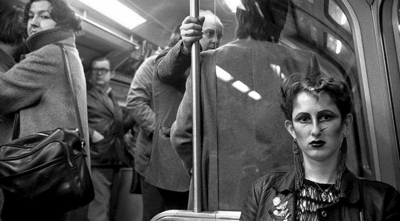 Punk, έρωτες, επανάσταση και… νύστα – Η ζωή στο υπόγειο Λονδίνο του ’70!