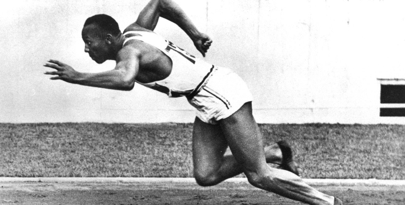 Jesse Owens: Ο αθλητής που… νίκησε τον Hitler και την άρια φυλή του!