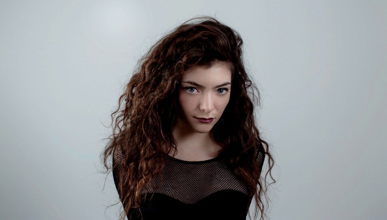 Η… δήθεν πλευρά της Lorde (που ούτε το ταλέντο της μπορεί να σώσει)