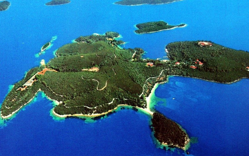 Ελληνικά νησιά μύθοι που τα αγοράσανε εφοπλιστές και κροίσοι