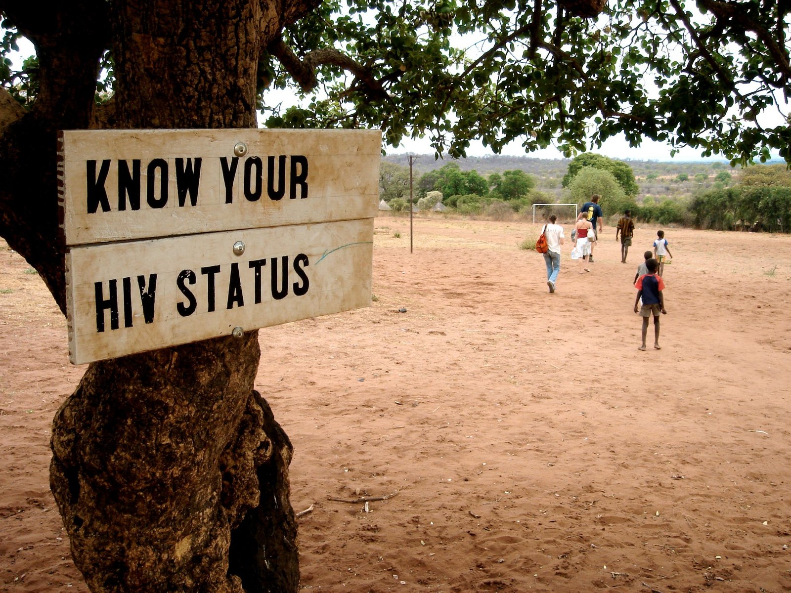 Πλησιάζει η αρχή του τέλους για το AIDS: “Κατακόρυφη” η μείωση των θανάτων για το 2013