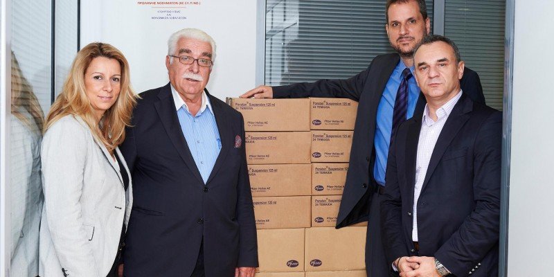 Η Pfizer Hellas πρόσφερε 8.300 φάρμακα στο ΚΕΕΛΠΝΟ για τους πρόσφυγες