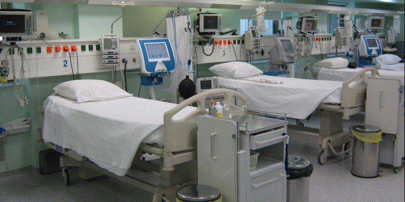 Σοκ: 55χρονη με γρίπη πέθανε περιμένοντας κρεβάτι στην Εντατική
