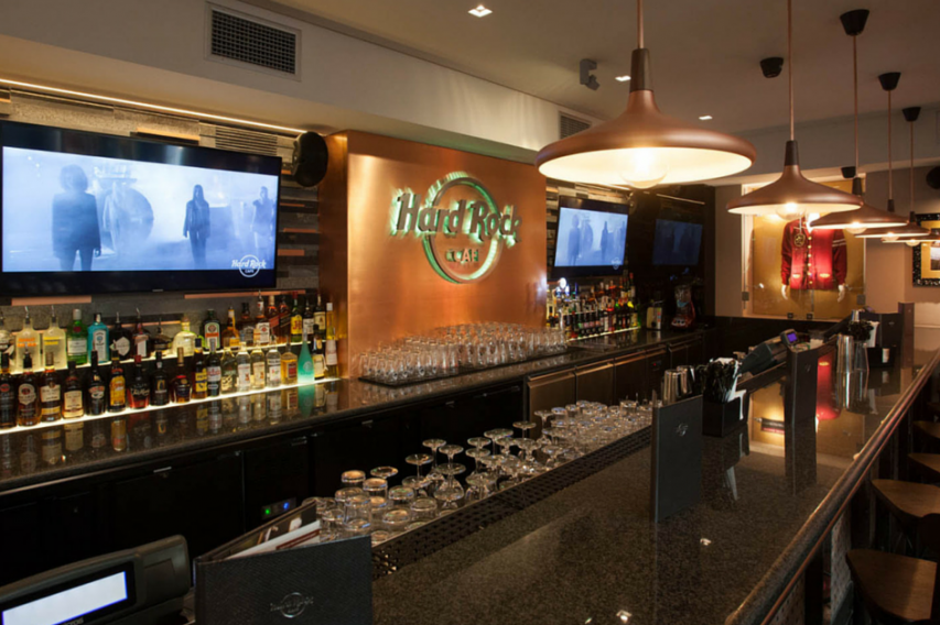 Το Hard Rock Cafe Athens σε καλεί να τα «σπάσεις» για καλό σκοπό