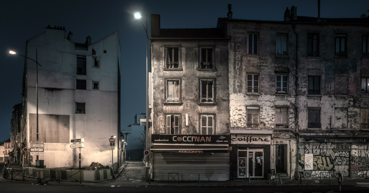 Το Παρίσι τη νύχτα μεταμορφώνεται σε κάτι μυστηριακό και επικίνδυνο