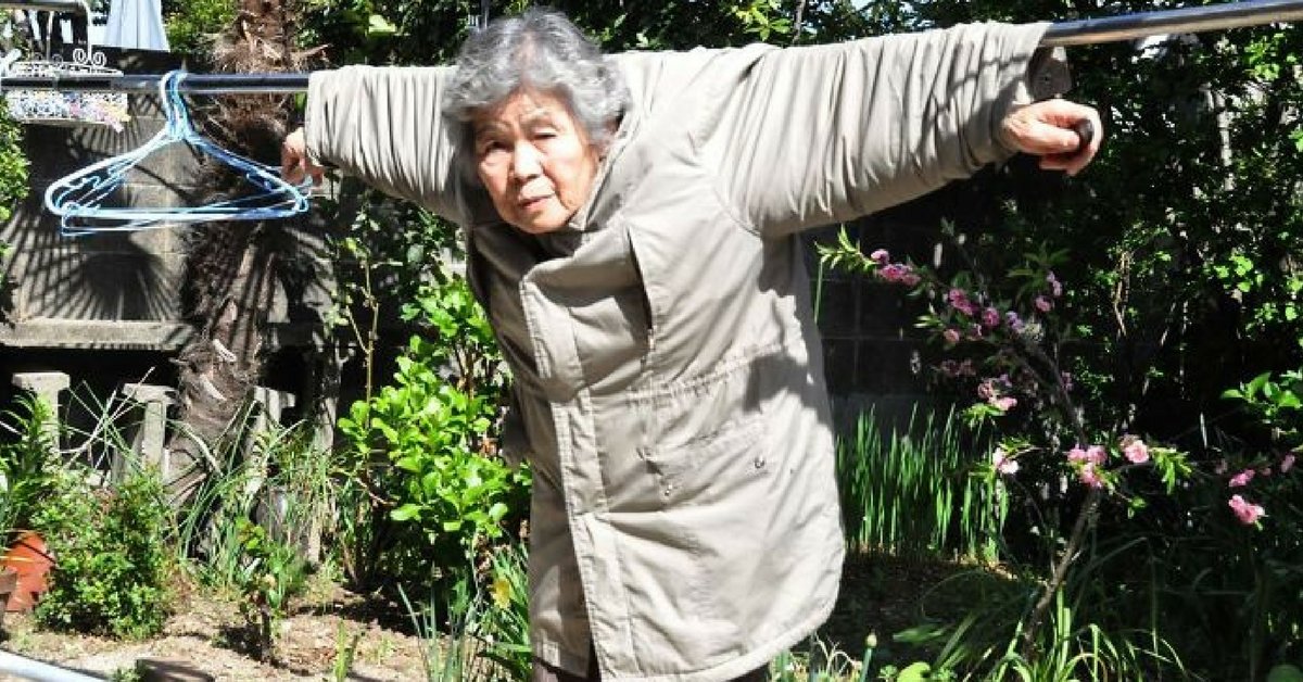 89χρονη γιαγιά ανακαλύπτει την φωτογραφία και το ΤΕΡΜΑΤΙΖΕΙ όσο δεν πάει