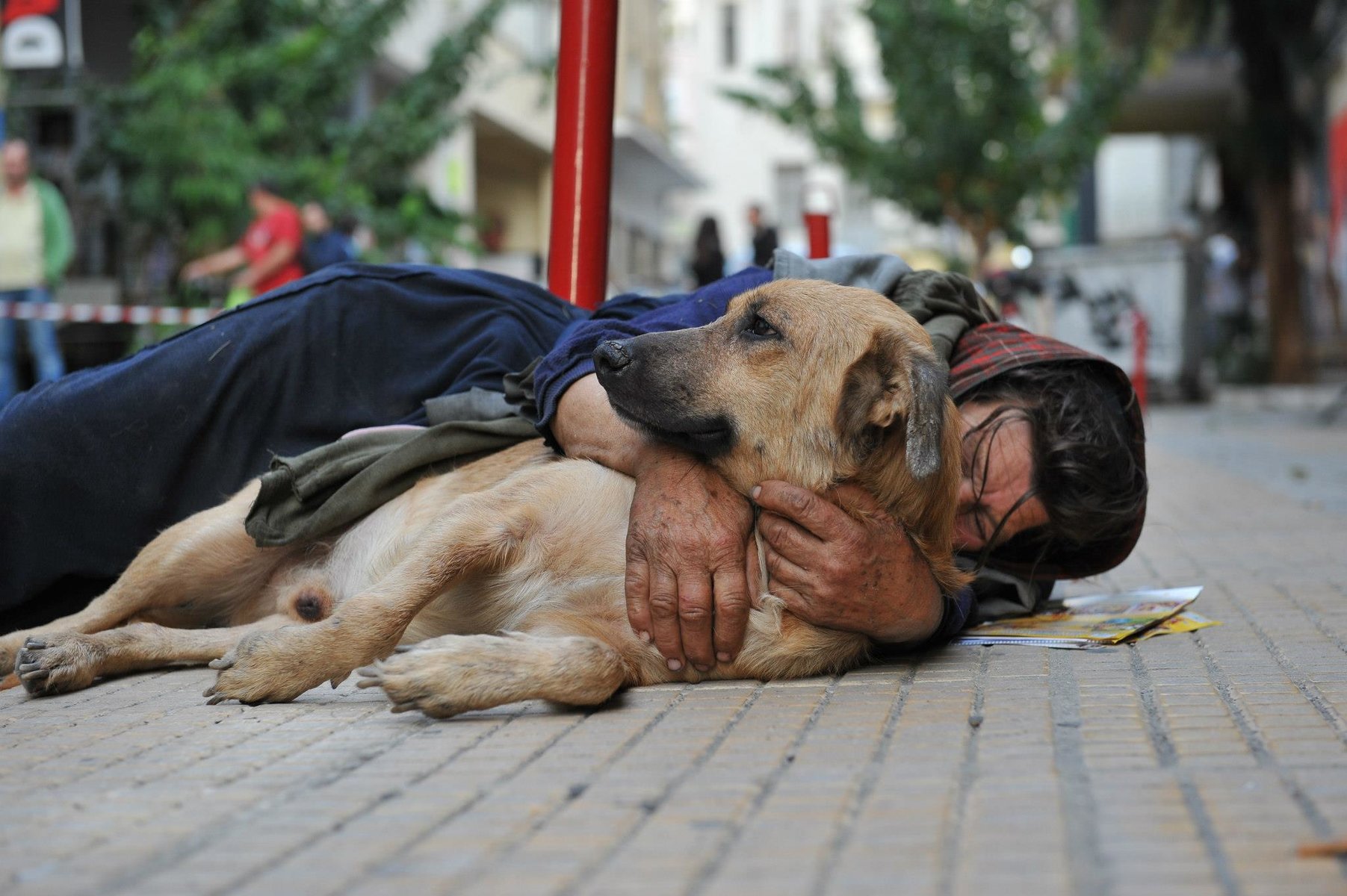 Οι άστεγοι στην Αθήνα γιορτάζουν κάθε μέρα