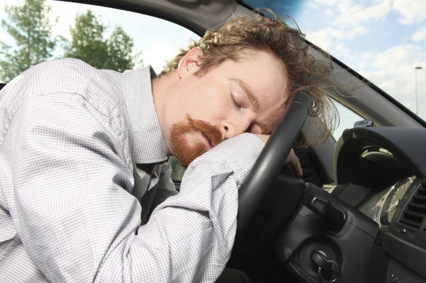 Να φυλακίζεσαι αν οδηγείς κουρασμένος ή όχι; Ιδού η νομική απορία.