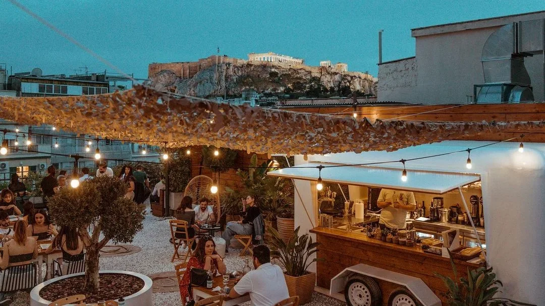 5 ταράτσες στην Αθήνα για δροσερά ποτά με θέα