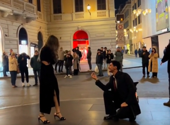 Η πιο άβολη πρόταση γάμου συνέβη στη Ρώμη και προφανώς έγινε viral