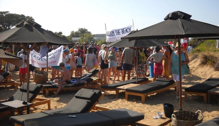 Έκαναν παρέμβαση σε Beach Bar της Πάρου για τις ξαπλώστρες