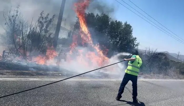 Σε άλλα νέα από τις φωτιές, ρεπόρτερ του OPEN έτρεξε Live γ να γλιτώσει από τις φλόγες