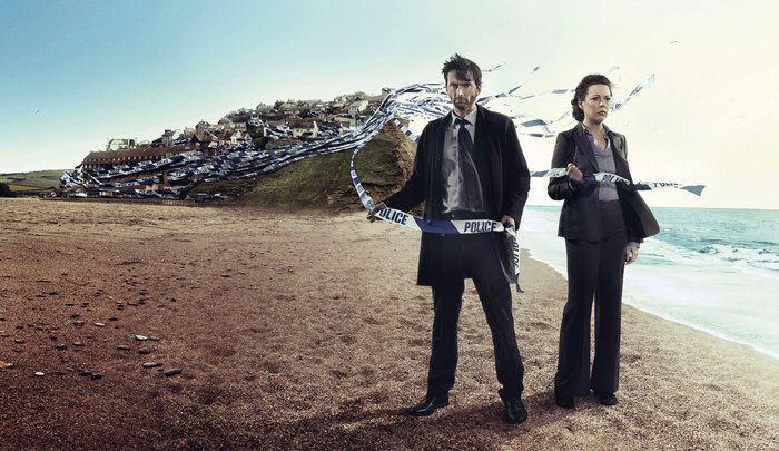 Broadchurch: Η ιστορία που Ζωντανεύει τα Βρετανικά Ψυχολογικά Θρίλερ- Ποιος δεν έχει δει ακόμα την κορυφαία σειρά στο Ertflix;»