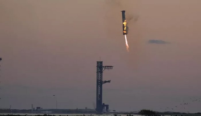 Ένα βήμα πιο κοντά στον Άρη: Ο πύραυλος της SpaceX επέστρεψε στη βάση εκτόξευσης