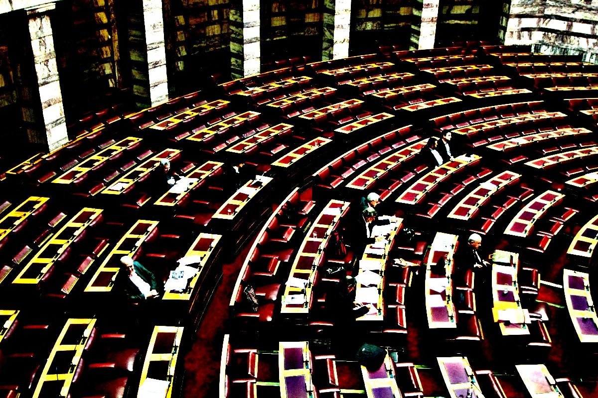 Οι γενναίοι της Βουλής – Καμία μείωση στη βουλευτική αποζημίωση και το 2014