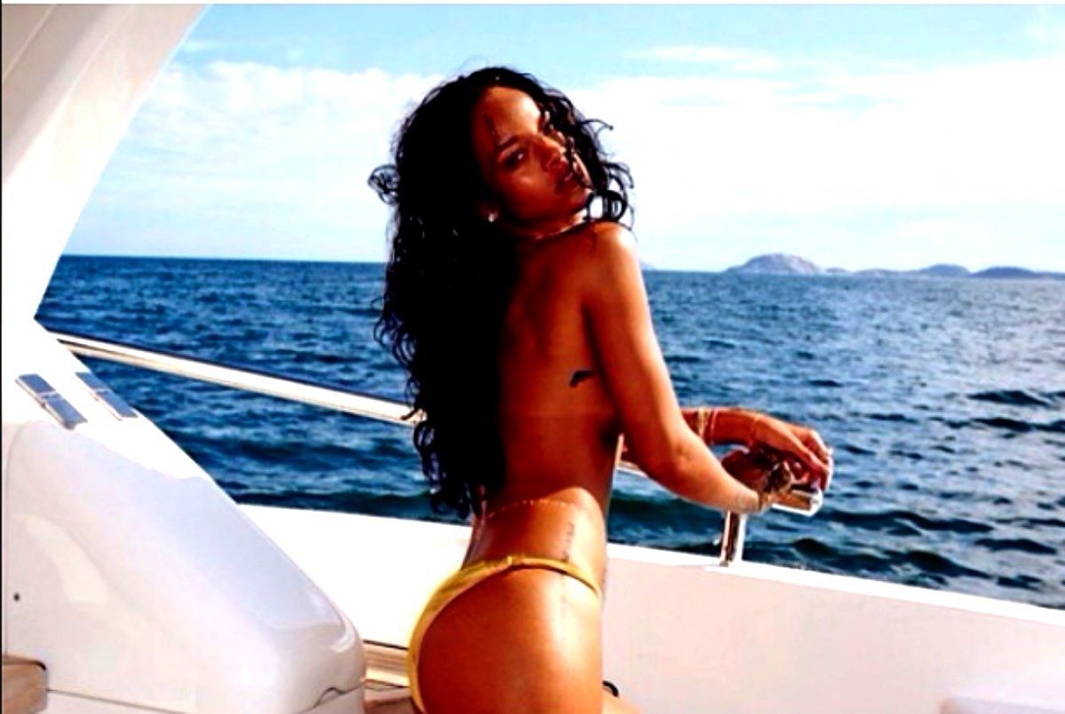 315.000 like μέσα σε 3 ώρες – Ναι, η Rihanna ανέβασε topless φωτογραφία