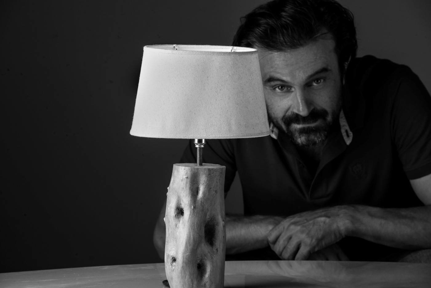Νίκος Τιλκερίδης: O αρχισυντάκτης που κάνει το ξύλο φως! (photos)