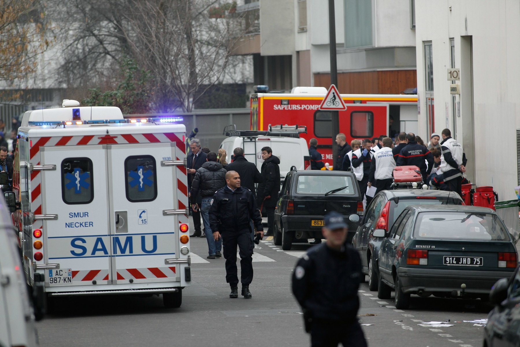 Σοκ μετά την τρομοκρατική επίθεση στο Παρίσι: Βίντεο από τη στιγμή της εκτέλεσης!