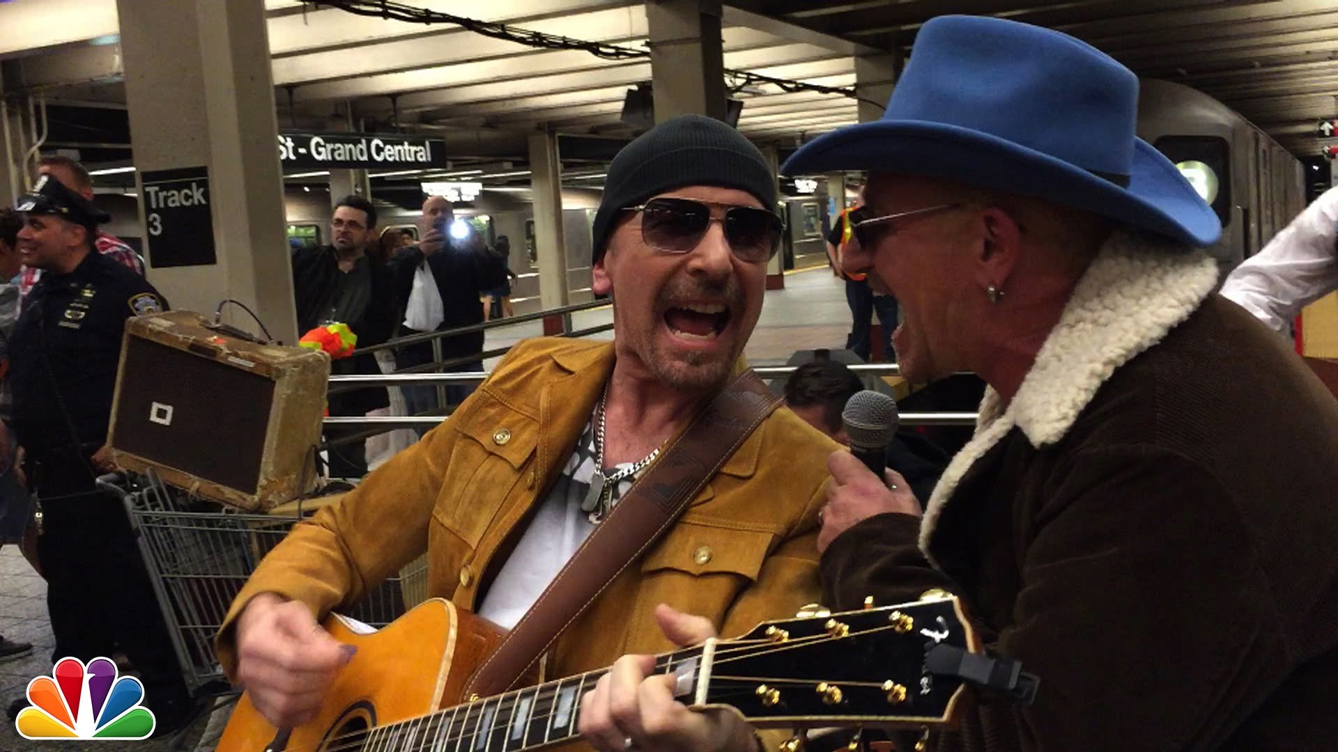 Οι U2 παίζουν μεταμφιεσμένοι στο μετρό της Νέας Υόρκης. Μέχρι που…
