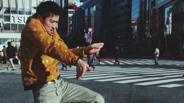 Χορεύοντας στους Ιαπωνικούς δρόμους