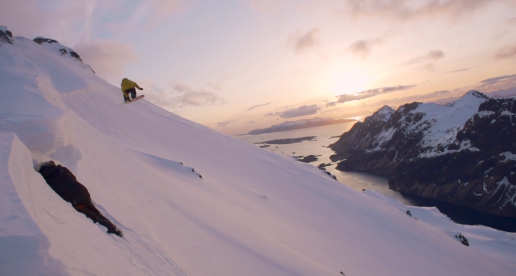 Ταξίδεψε στη Νορβηγία πάνω σε μια σανίδα snowboard
