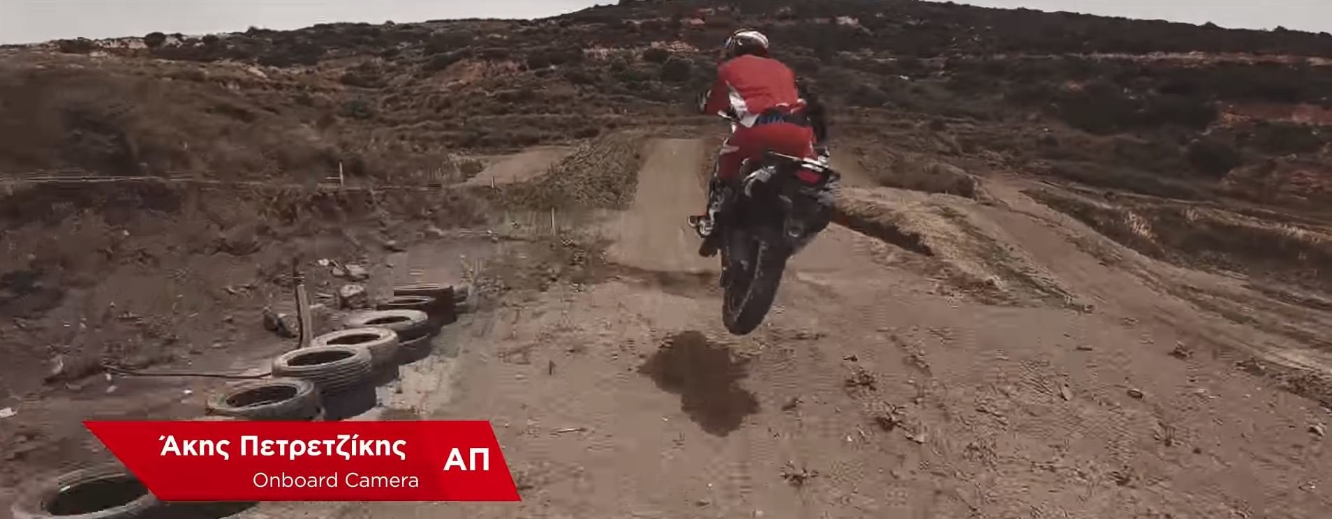 Τι θέλει ο Άκης σε μια μάχη με μοτοσικλέτες Honda Africa Twin;