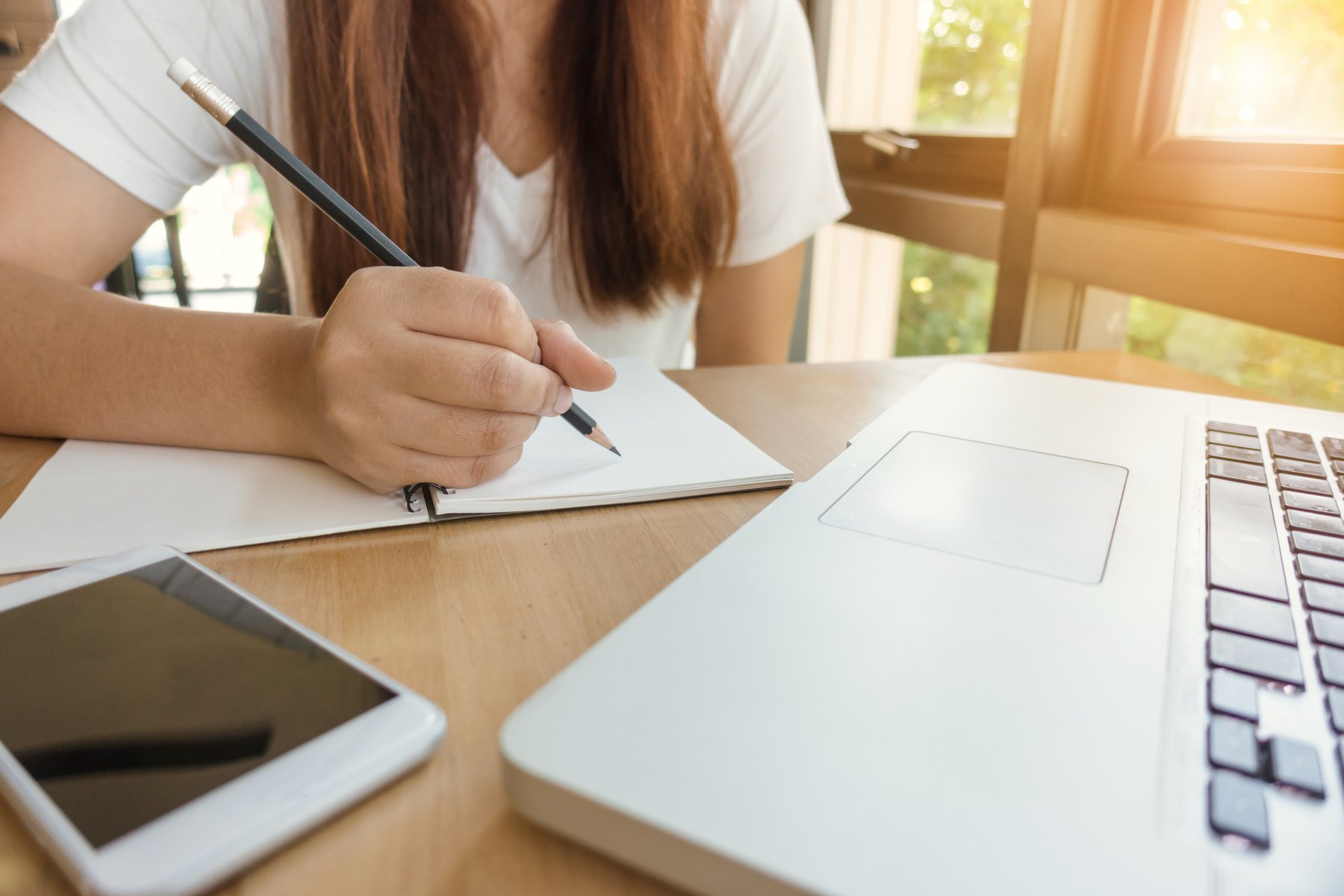 Laptop, tablet ή… και τα δύο; Τι επιλέγει ο φοιτητής;
