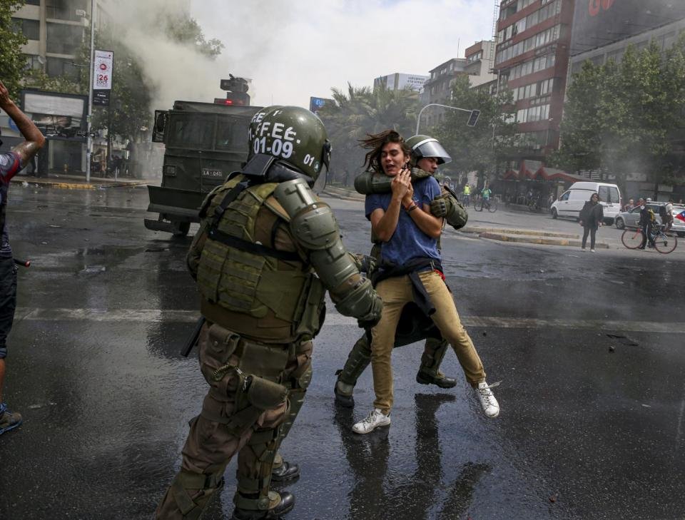 Η Χιλή φλέγεται υπό την απειλή νέου φασιστικού καθεστώτος