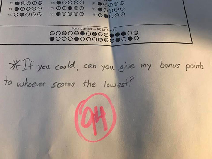 Μαθητής έγραψε άριστα και ζήτησε να δοθούν οι “μπόνους πόντοι” του σε συμμαθητή που έγραψε χαμηλότερα!