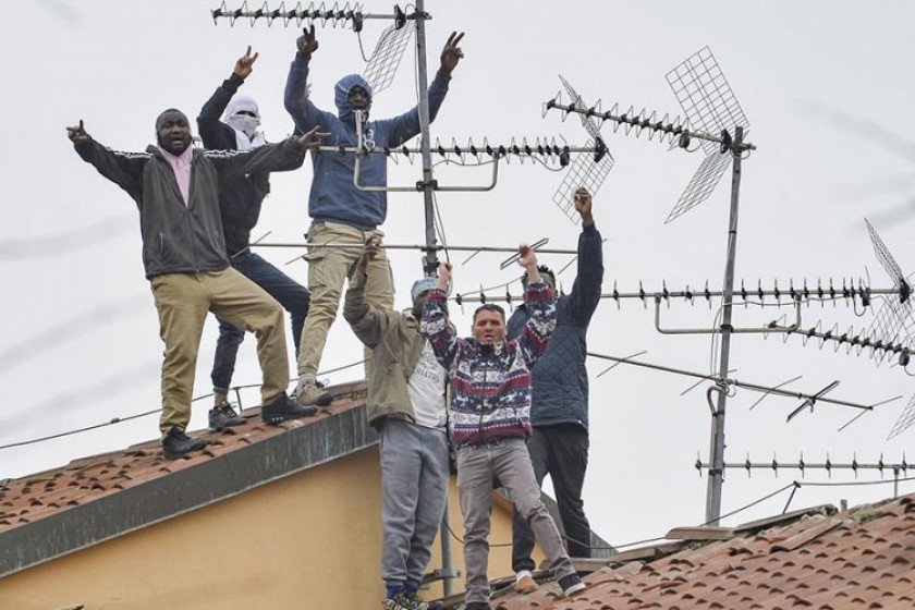 Στις εξεγέρσεις της Ιταλίας, οι νεκροί κρατούμενοι είναι τα “άλλα” θύματα του κορoνοϊού