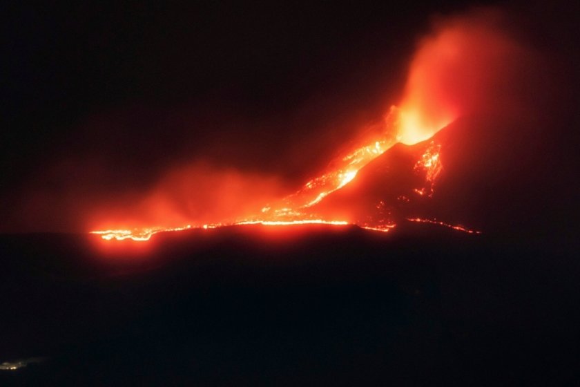 Η Αίτνα δεν αστειευόταν: έγινε έκρηξη κρατήρα του ηφαιστείου πριν λίγη ώρα