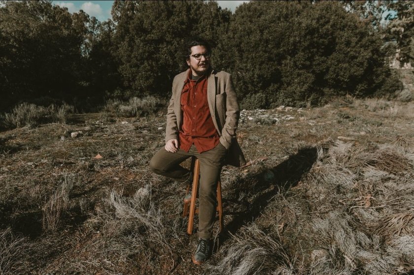 “Τα δέντρα που με ξέρουνε”: Το νέο single του Αλέξανδρου Εμμανουηλίδη είναι μια ιστορία αγάπης από αυτές που θέλουμε να ακούμε