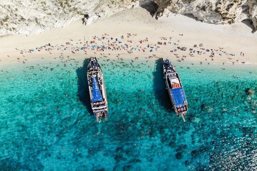 Οι τρεις πιο Covid free ελληνικές παραλίες για να απλώσεις την αρίδα σου