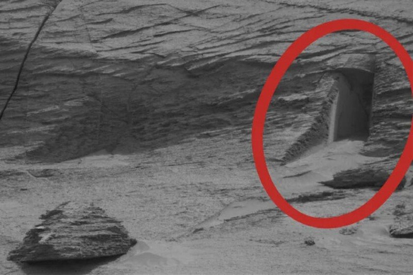 Η NASA βρήκε μια πόρτα στον πλανήτη Άρη και δεν κάνουμε πλάκα