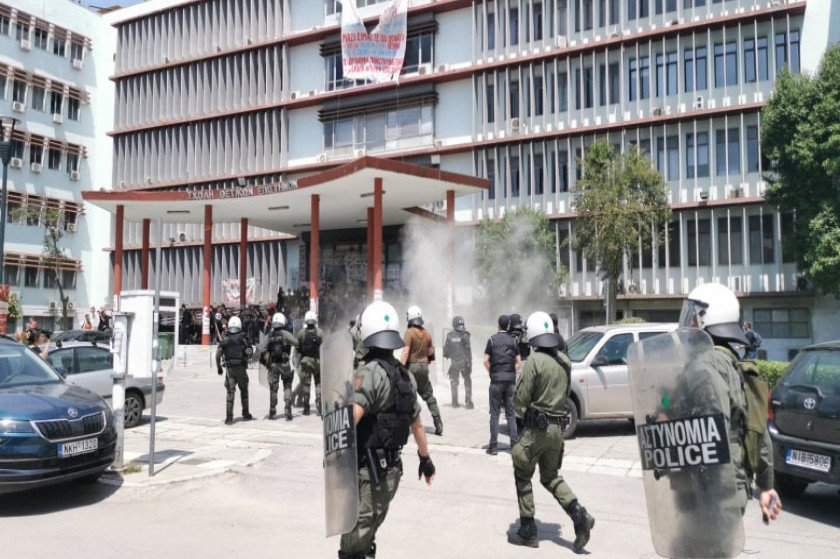 Εκτός των ΑΕΙ η Πανεπιστημιακή Αστυνομία, ένα δακρυγόνο για ενθύμιο ζητούν οι φοιτητές