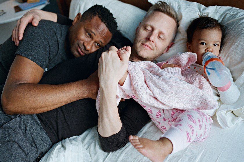 “Πάντα ήθελα να γίνω μπαμπάς” : Ένα λεύκωμα ύμνει την γκέι πατρότητα
