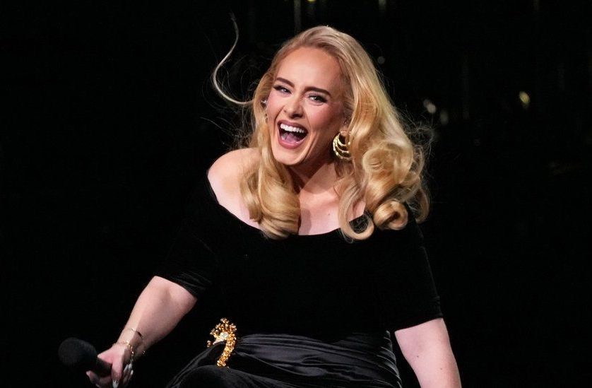Η Adele ρίχνει άκυρο στα φίλτρα του Instagram σε μια αυθόρμητη viral στιγμή