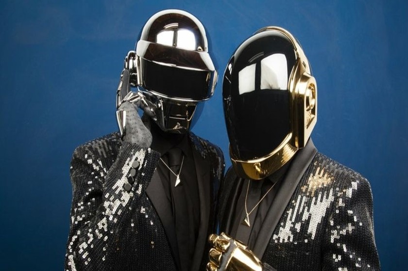 Οι Daft Punk ανέβασαν βίντεο που παίζουν μουσική χωρίς μάσκες