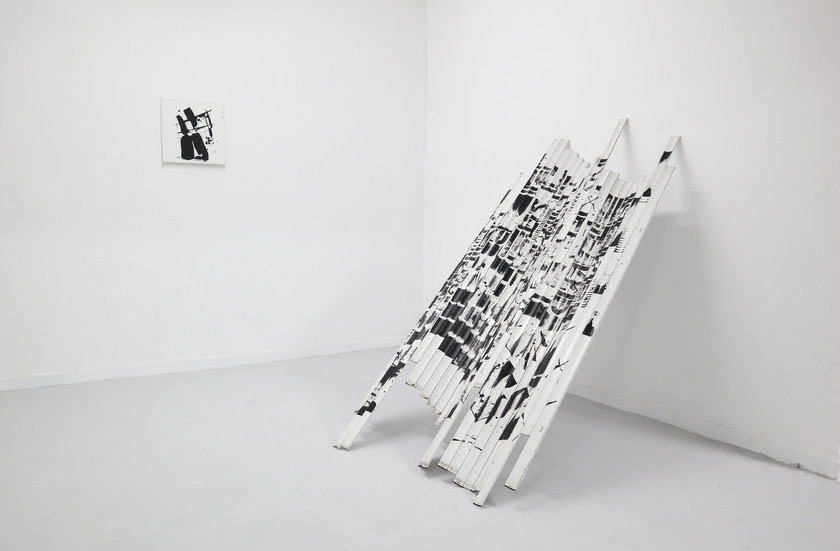 Beyond the Surface: Ο χώρος τέχνης SYMPTOM εγκαινιάζεται με μια διπλή έκθεση