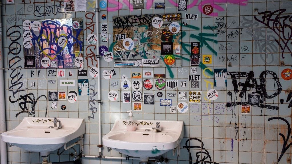19 πράγματα που κανείς δεν σου έχει πει για τις γυναικείες τουαλέτες