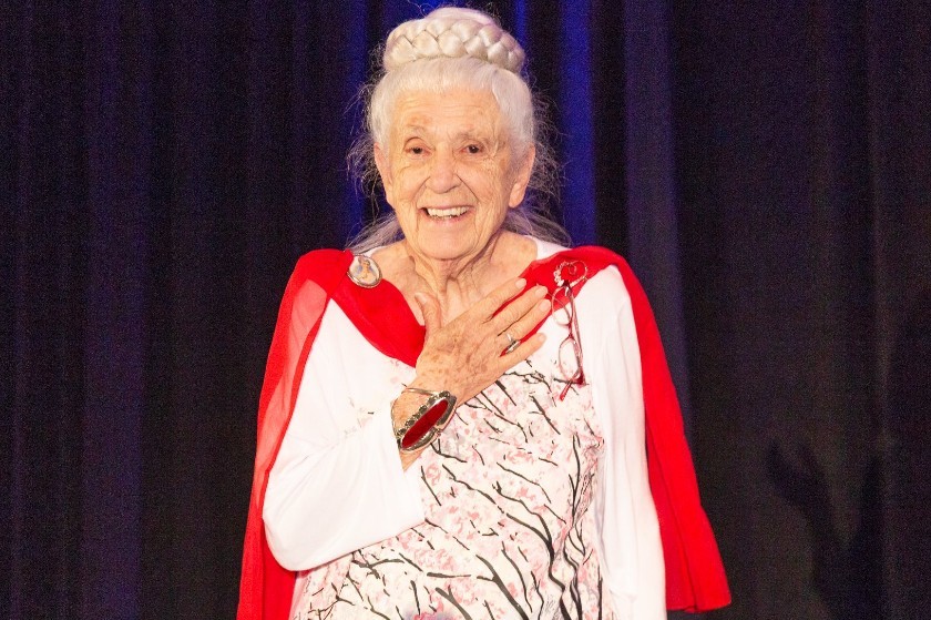 Θεάρα 102χρονη ξέρει τα 5 μυστικά της καλής ζωής και τα μοιράζεται