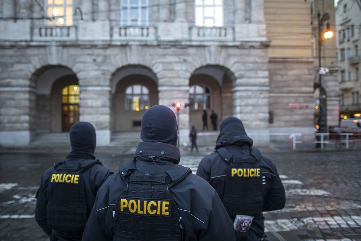 Το μακελειό στην Πράγα φανερώνει ξανά την βαθιά πληγή της νόμιμης οπλοκατοχής
