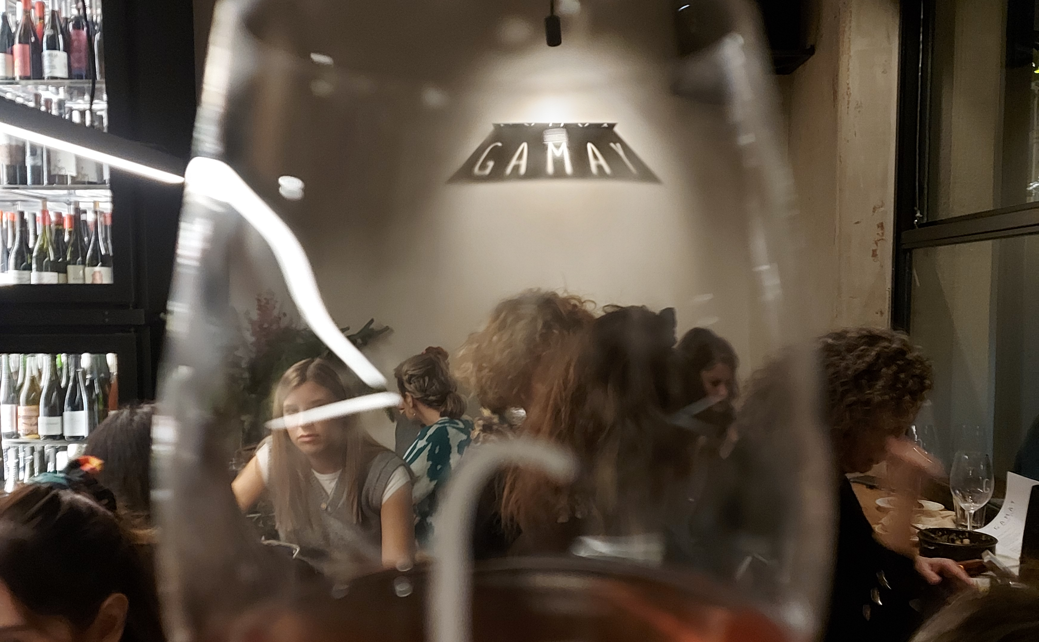 Το νέο υπέροχο wine bar της Αθήνας άνοιξε μόλις στα Εξάρχεια και…Gamay