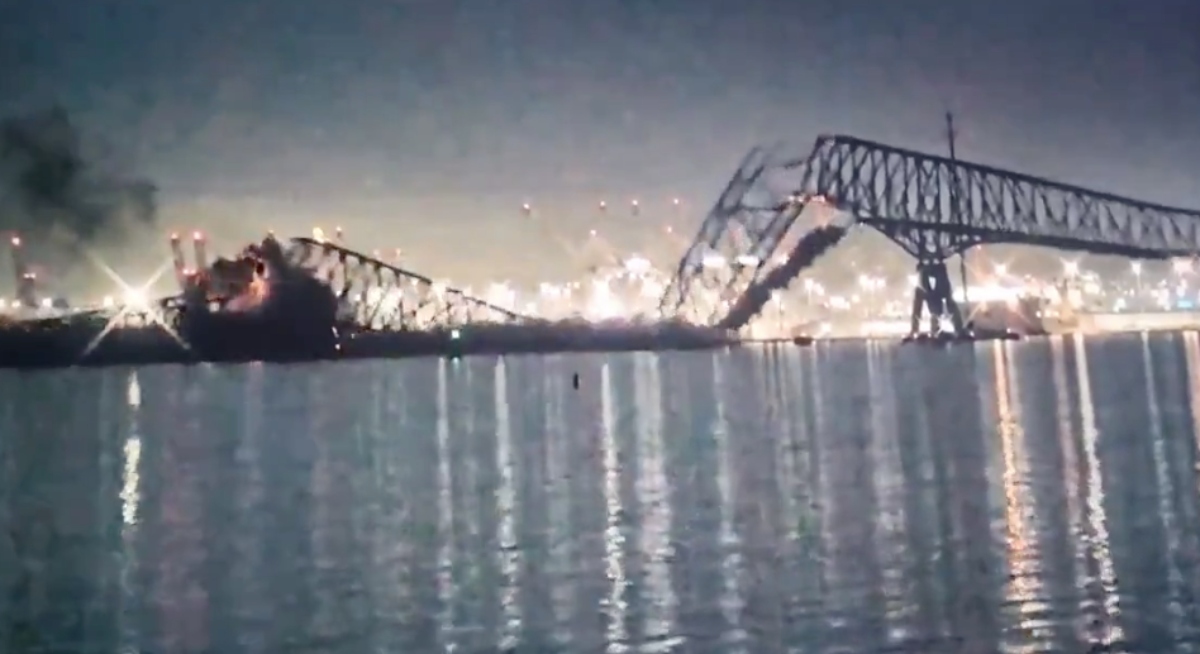 Η στιγμή που η γέφυρα στη Βαλτιμόρη πέφτει σαν τραπουλόχαρτο