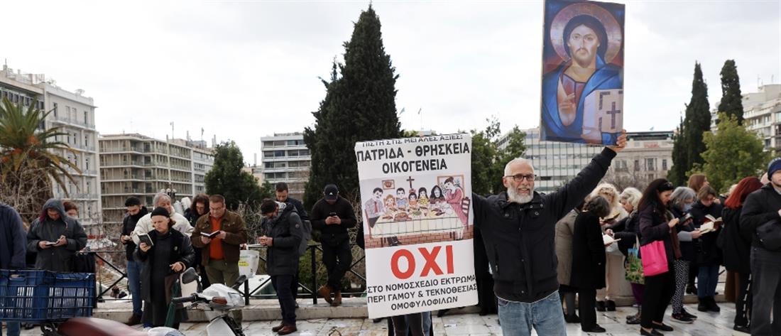 Το 73% των Ελλήνων πιστεύει στον Θεό, ΝΙΚΗ και Βελόπουλος ζούνε ένα θαύμα