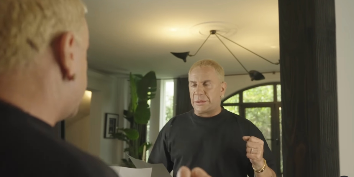 Ο Μαζωνάκης τραγουδάει Rammstein, ένα βίντεο που δεν ξέραμε ότι το χρειαζόμασταν