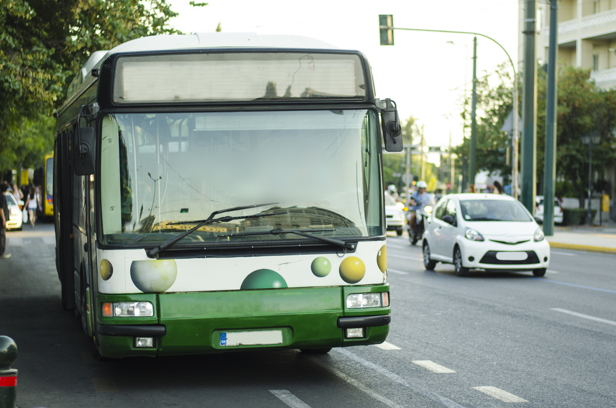 Διαβάσαμε καταγγελία για οδηγό του λεωφορείου 608 που έκανε bullying σε κοπέλα για το ντύσιμό της