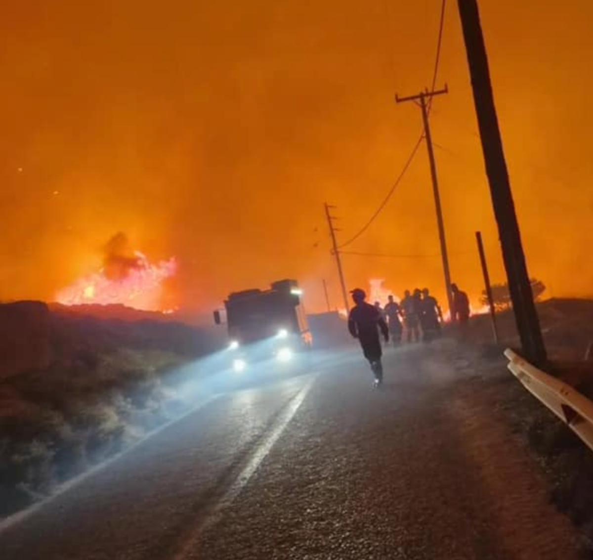 Η φωτιά στη Σέριφο άφησε πίσω της τεράστια καμένη έκταση και κατεστραμμένες επιχειρήσεις