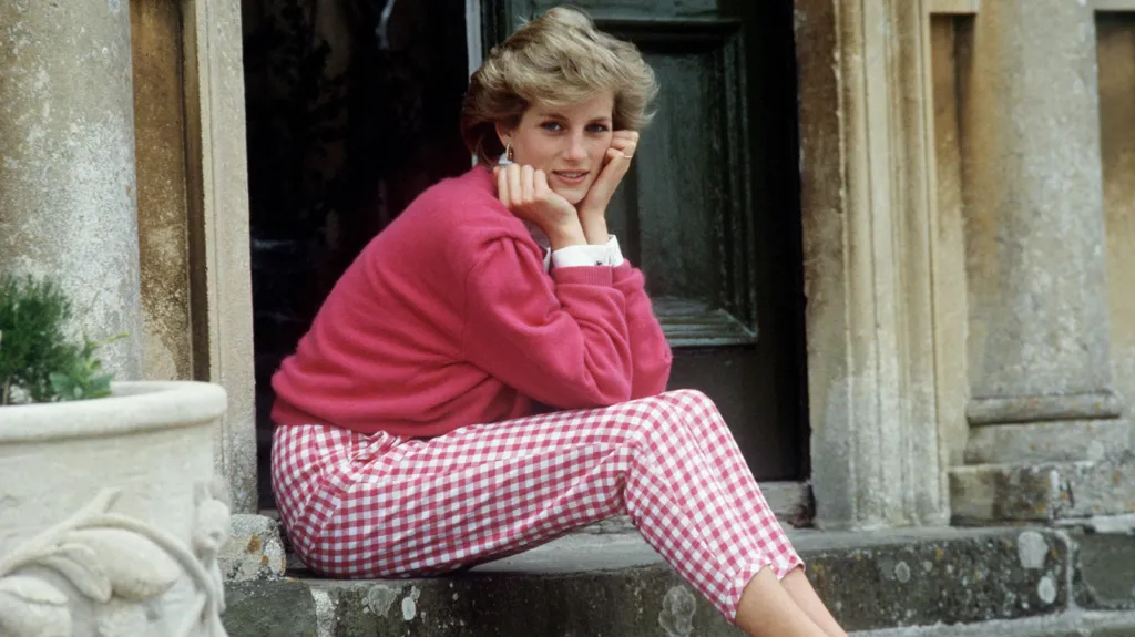 Princess Diana’s demure fashion is making a resurgence
